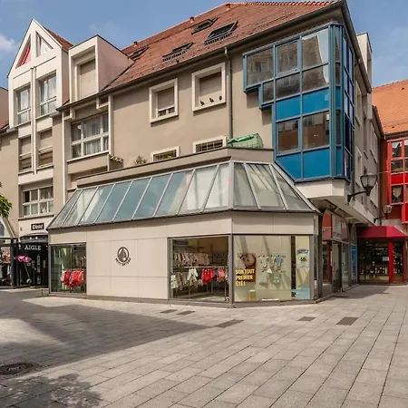 Centre Historique, Place De La Reunion *