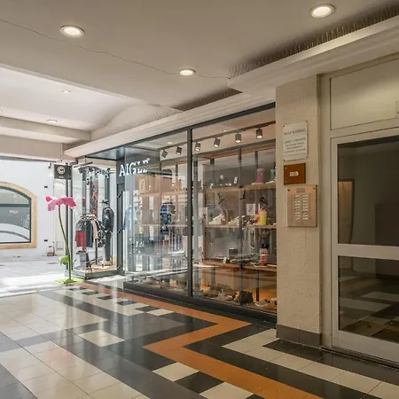 Centre Historique, Place De La Reunion