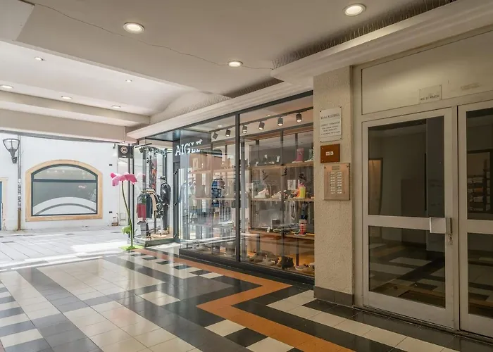 Centre Historique, Place De La Reunion